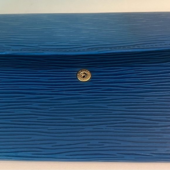 💙Louis Vuitton Vintage Epi Leather Sarah Wallet with COA & Chain BLUE EUC - Picture 10 of 16